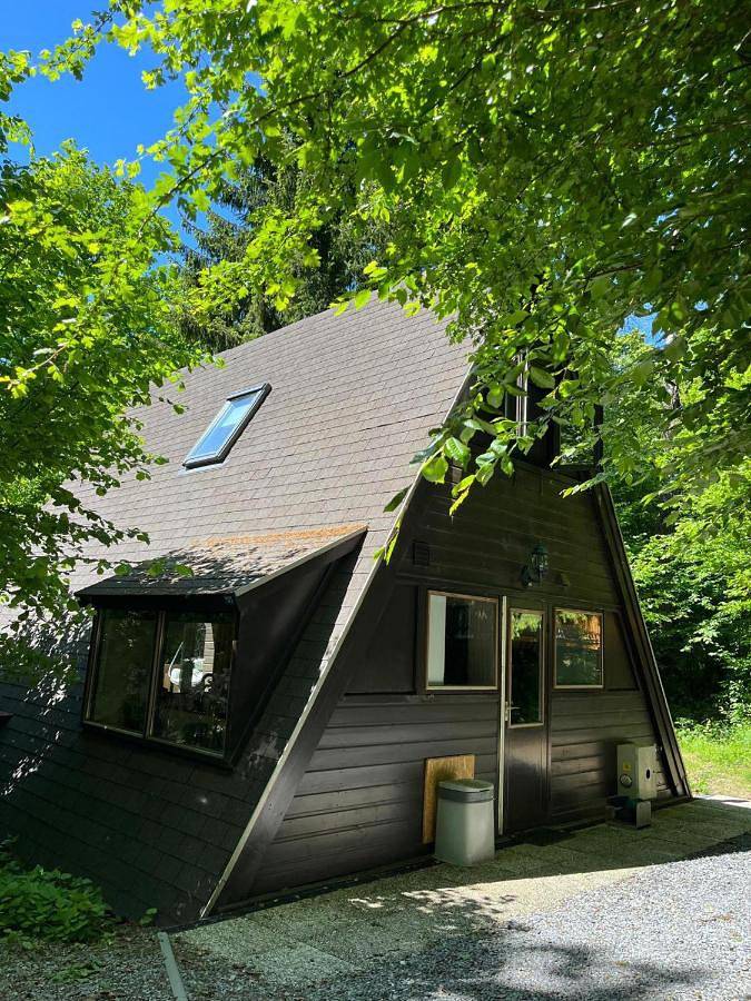 Bungalow voor 5 personen, with uitzicht and zwembad as well as balkon, kindvriendelijk in Durbuy