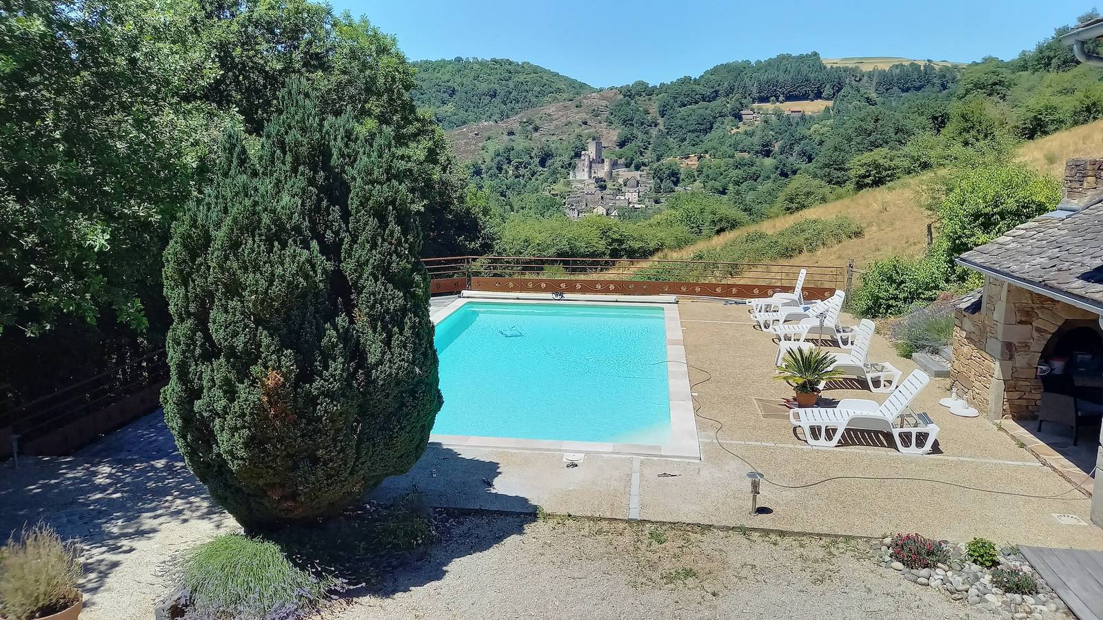 Les Terrasses - Gîtes les Hauts de Belcastel in Belcastel, Massif central