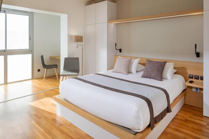 Hotel para 4 personas, con jacuzzi además de terraza y sauna - 1