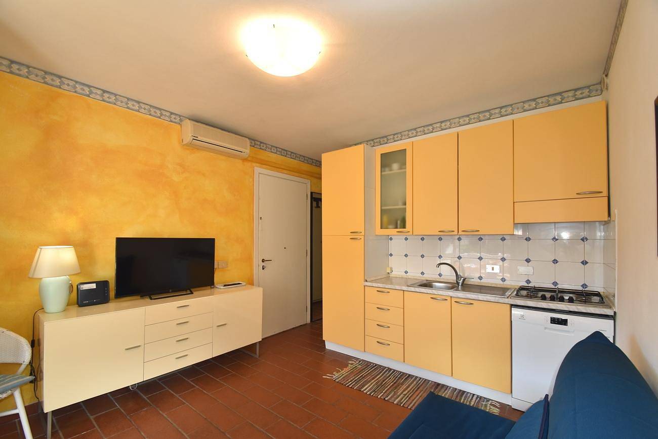 Appartamento intero, Bilocale Vicinissimo Al Centro E Al Mare, Con Spazio Esterno E Posto Auto in Spiaggia di Marina di Campo, Marina di Campo