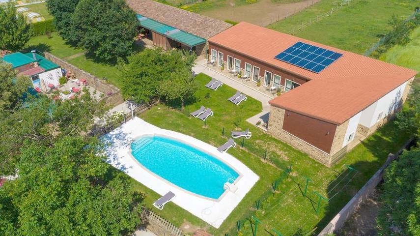 Casa rural, con Terraza y Jardín en El Pino