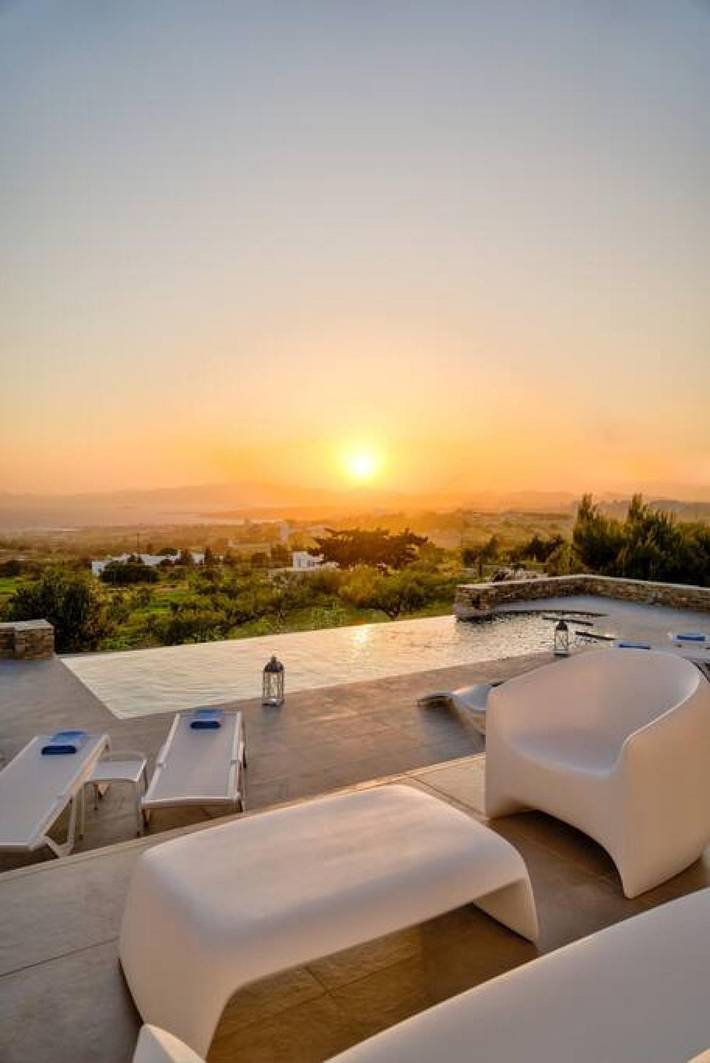 Villa pour 8 personnes, avec jardin ainsi que terrasse et piscine, adapté aux familles dans Paros - 4