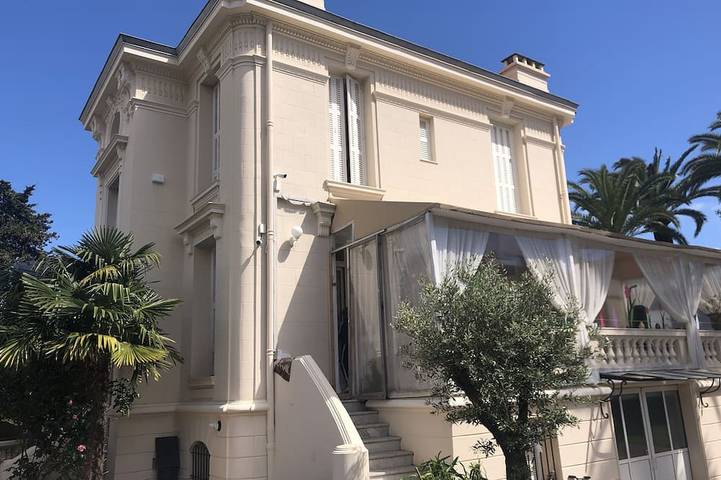 Ferienhaus für 11 Personen, mit Garten und Whirlpool sowie Balkon, mit Haustier in Nizza