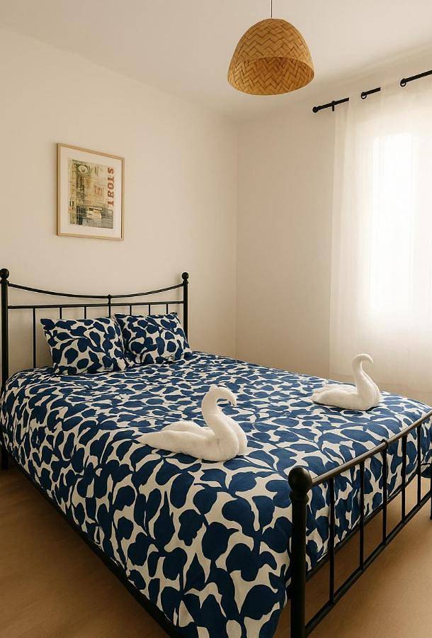 Gîte pour 7 personnes, avec vue ainsi que terrasse et jardin, animaux acceptés à Sain-Bel - 3