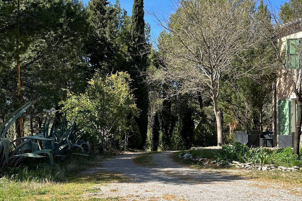 Apartamento entero, Gîte 2/4 people with swimming pool and view of the Orb valley in Cessenon-sur-Orb, Region de Béziers