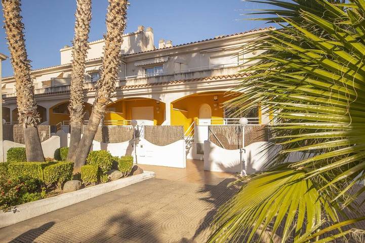 Ferienhaus für 8 Personen, mit Balkon und Pool, mit Haustier