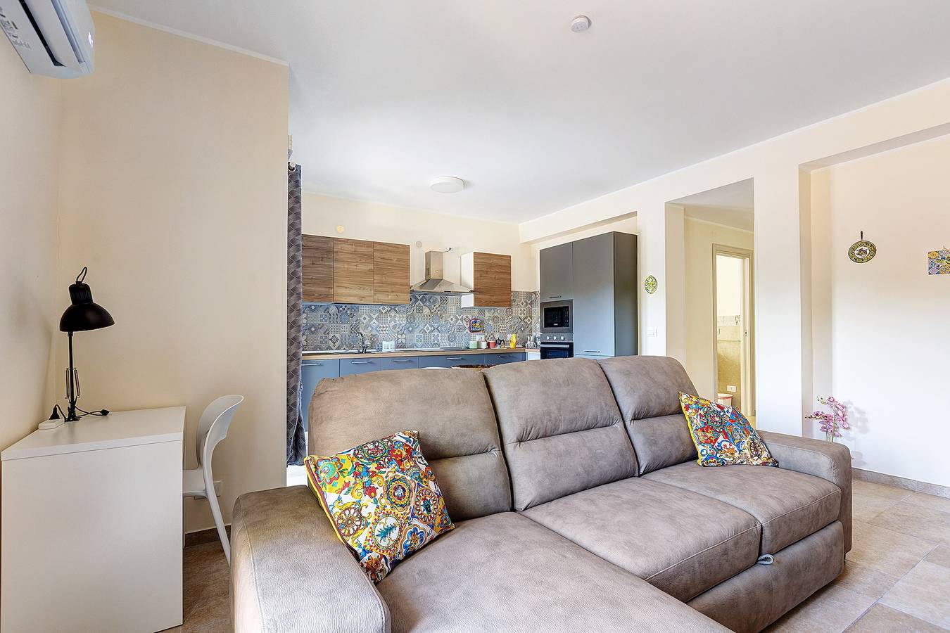 Appartement entier, Appartement « Malluzzo Holidays » avec vue sur les collines, Wi-Fi et climatisation in Patti, Province de Messina