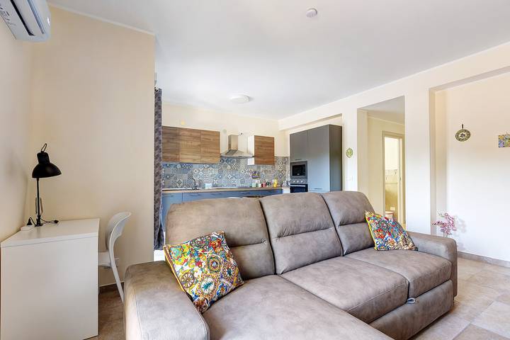 Malluzzo Holidays Apartment with Hill View, Wi-Fi, and Air Conditioning