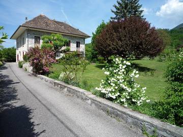 Gîte pour 4 personnes, avec jardin à Mouxy