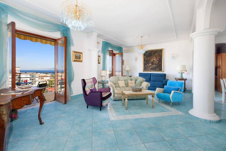Apartamento entero, Amore Rentals - Appartamento Cielomare con Vista Mare e Balcone in Sorrento, Sorrento Coast
