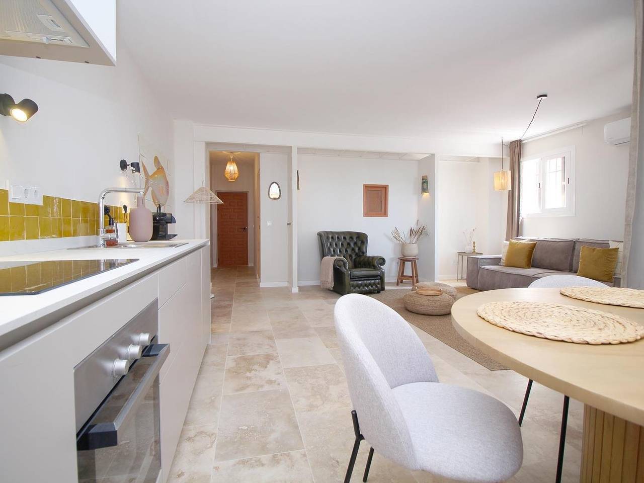 Apartamento vacacional entero, Banda del Mar Frontline Beach House by Del Parque Flats in Playa del Palo, Málaga