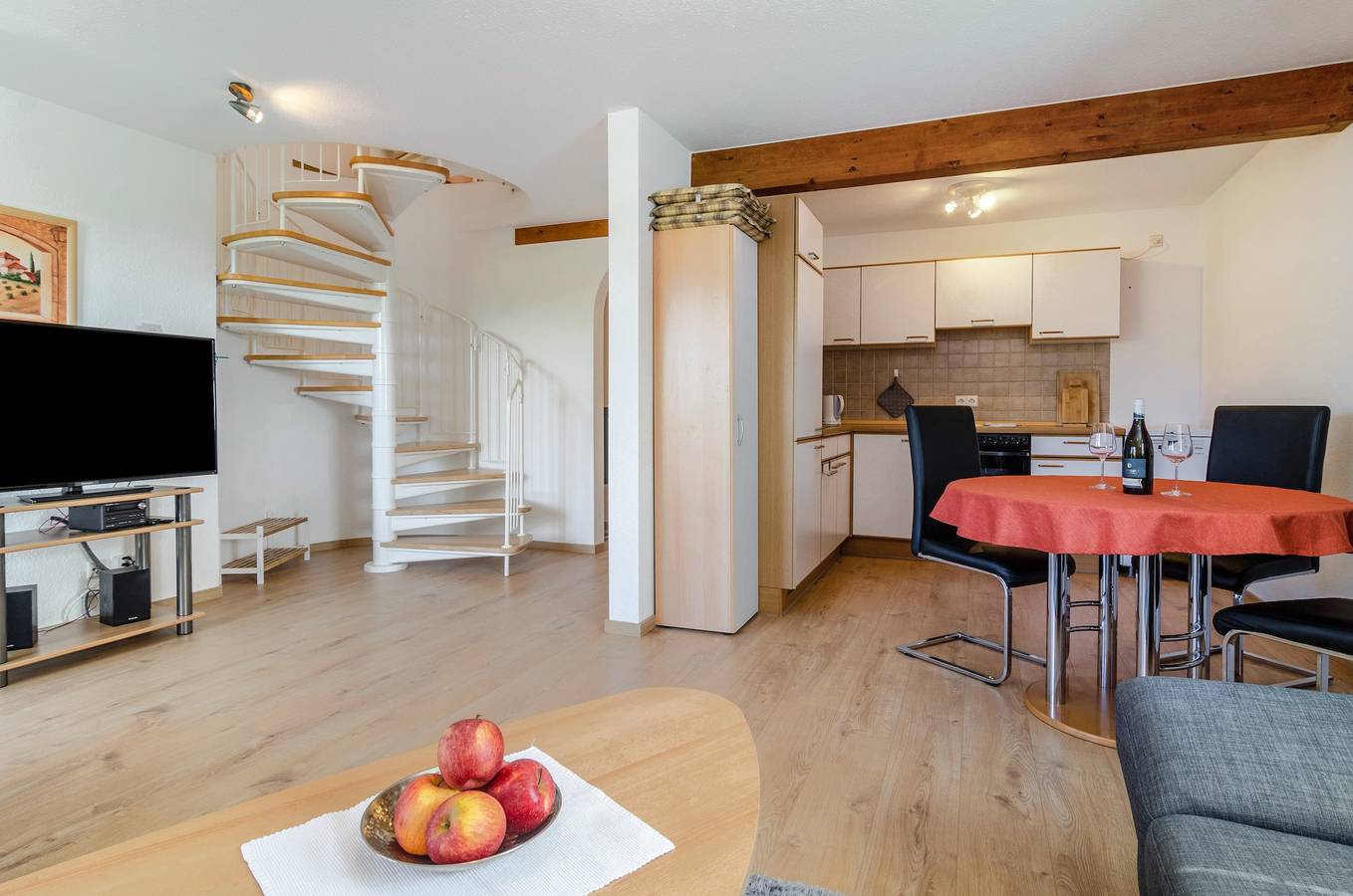 Ganze Wohnung, Ferienwohnung 1" mit Gemeinschaftsgarten, Balkon und Wlan in Hagnau am Bodensee, Region Bodensee-Oberschwaben
