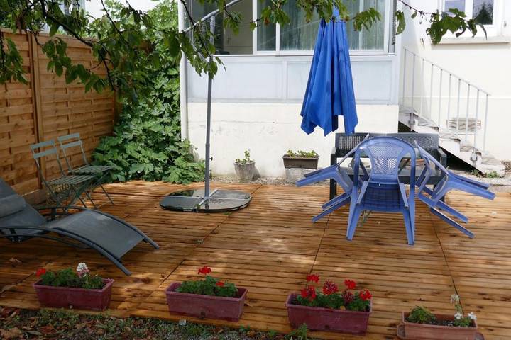 Location de vacances pour 6 personnes, avec Balcon/Terrasse et Jardin à Besançon