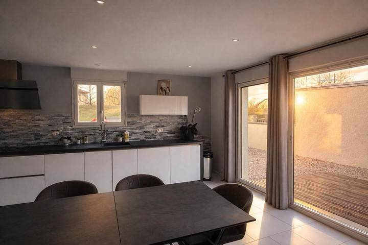Location de vacances pour 4 personnes, avec Terrasse ainsi que Jardin et Piscine à Golbey - 3