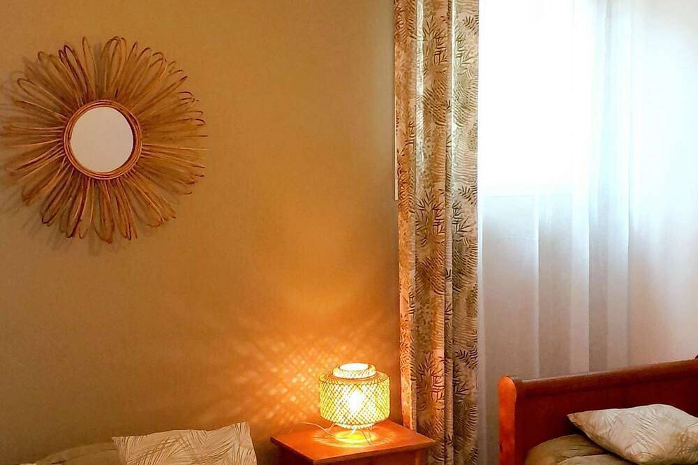 Apartamento entero, Apartamento All Comfort Climatise Terraza Jardin Piscina Playa Y Puerto Con Pies / 6 Personas. in Le Brusc, Six-Fours-les-Plages