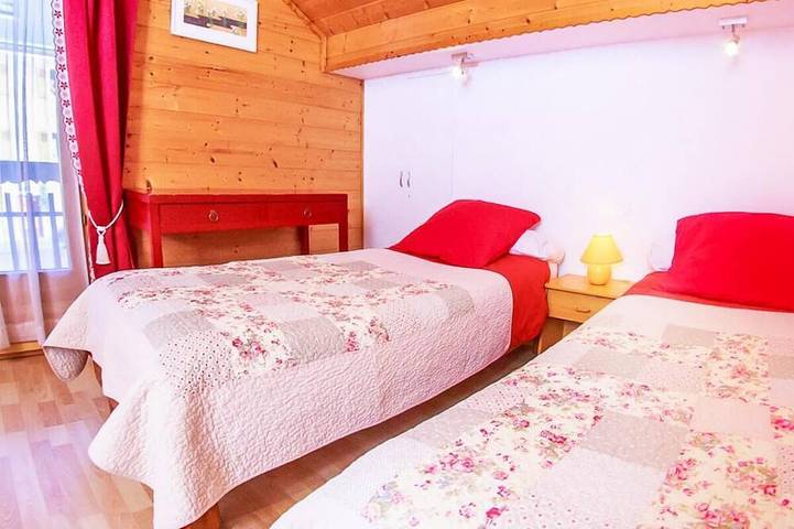 Gîte pour 20 personnes, avec balcon ainsi que sauna et jacuzzi, animaux acceptés dans Office De Tourisme De La Chapelle D Abondance - 3