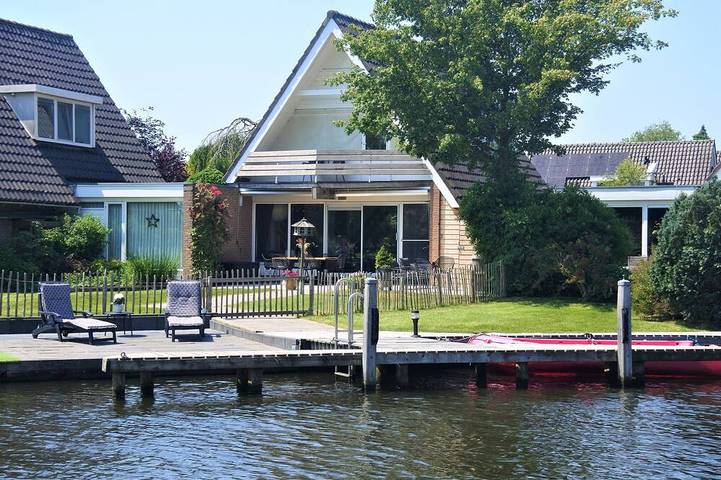 Ferienhaus für 7 Personen, mit Pool und Whirlpool sowie Garten, mit Haustier