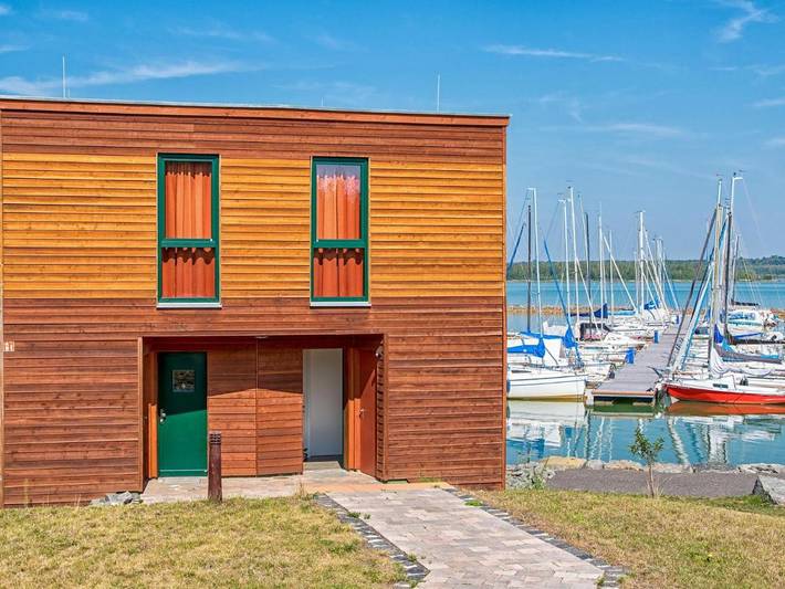 Ferienhaus für 4 Personen, mit Balkon und Sauna sowie Seeblick im Leipziger Neuseenland