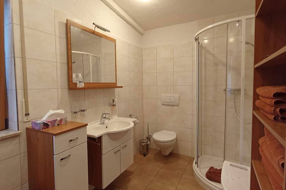 Schönes Ferienhaus in unmittelbarer Nähe v. Altkötzschenbroda, Stellplatz a.Haus in Radebeul, Meißen Region