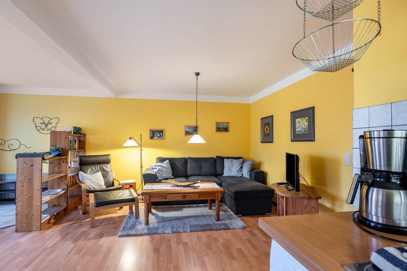 Ganze Wohnung, Ferienwohnung 1 - Ute" mit gemeinsamer Terrasse, Gemeinschaftsgarten und Wi-Fi in Emmelsbüll-Horsbüll, Nordseeküste