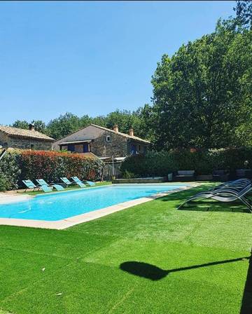 Hôtel pour 3 personnes, avec piscine ainsi que terrasse et jardin à Chantemerle-lès-Grignan
