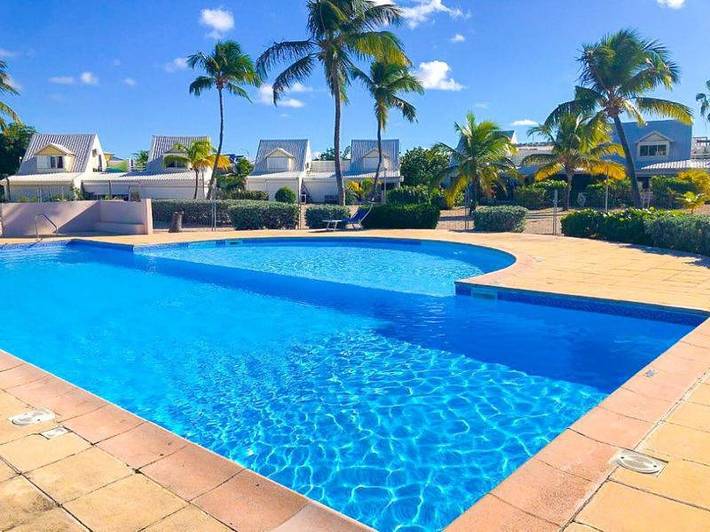 Gîte pour 2 personnes, avec terrasse ainsi que vue et piscine dans Nettlé Bay - 3