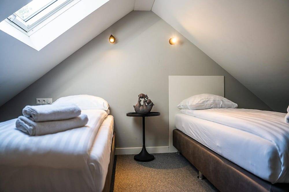 Öko-Villa in Latour am Teich in Oirschot, Nordbrabant