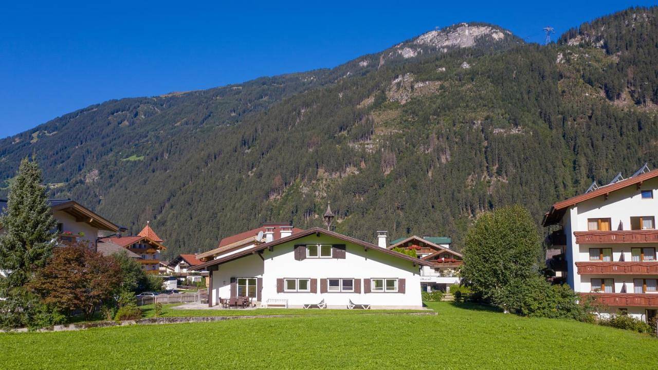 Four-Bedroom Chalet with Terrace in Mayrhofen, Zillertaler Alpen