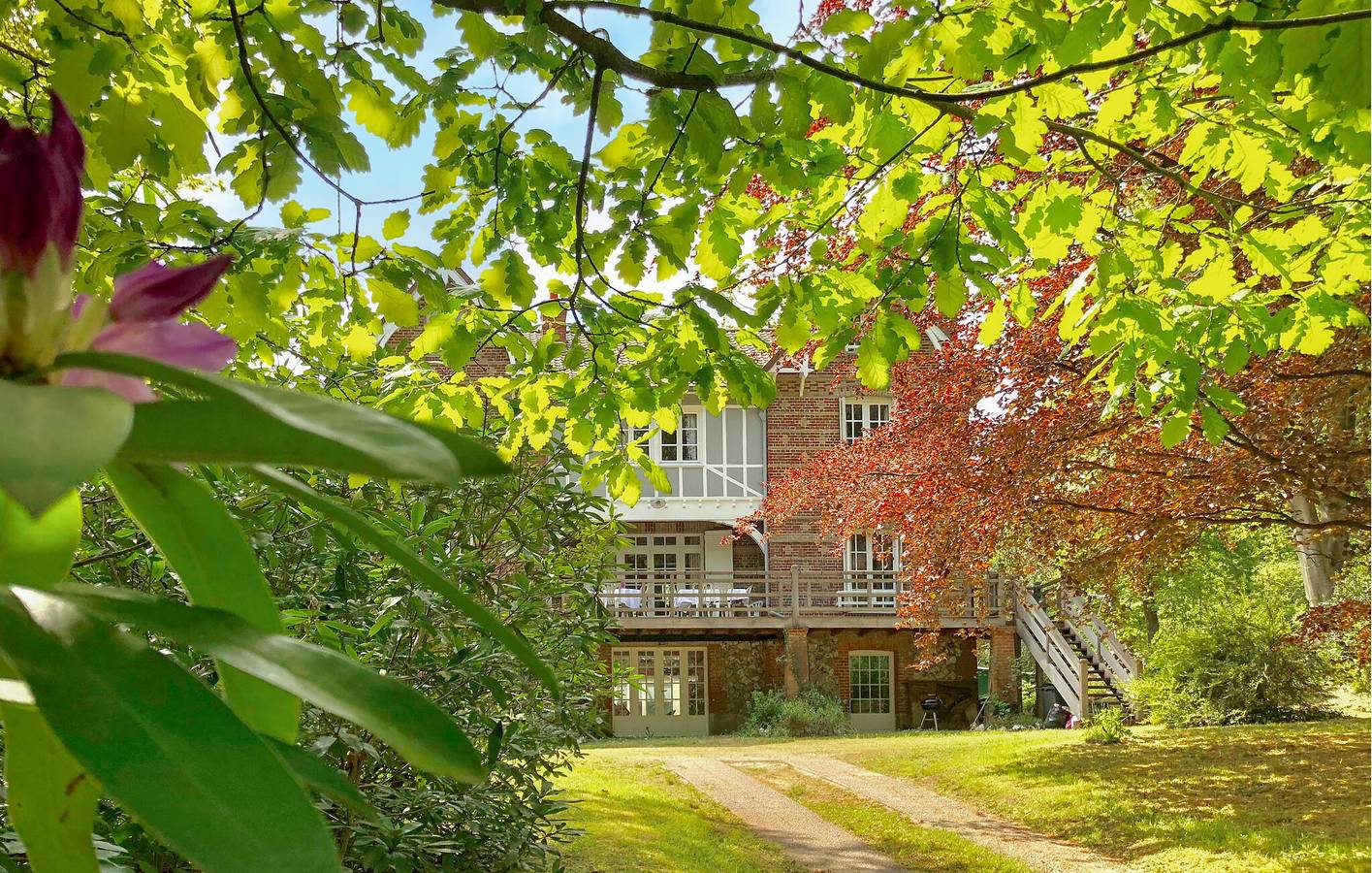 Cozy Apartment with Terrace & Parking, Near Plage du petit-Ailly in Sainte-Marguerite-sur-Mer, Dieppe region