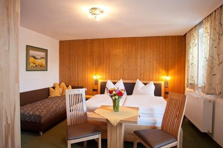 Dreibettzimmer - Pension Schierl in Faistenau, Bezirk Salzburg-Umgebung