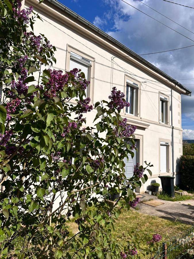 Location de vacances pour 10 personnes, avec jardin et vue à Brouvelieures