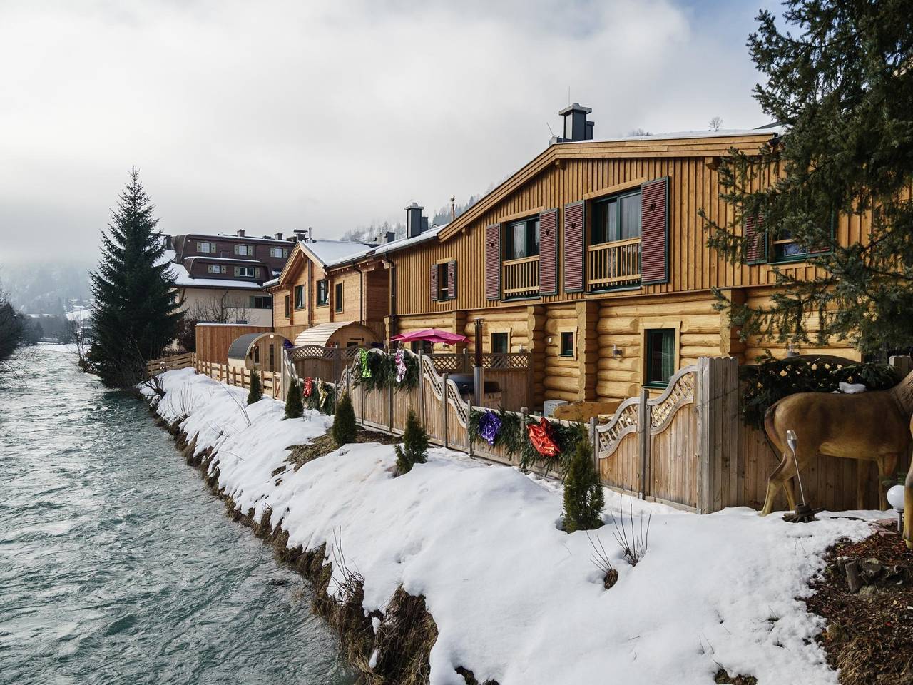Flussufer-Chalet mit Terrasse und Sauna in Kaprun in Kaprun, Pinzgau