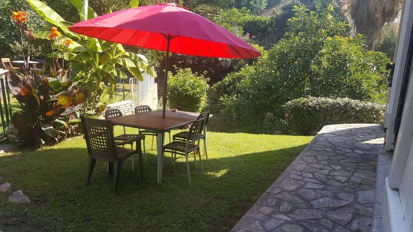 Chambre d’hôte pour 2 personnes, avec Terrasse et Jardin ainsi que Piscine et Vue à Penta-di-Casinca