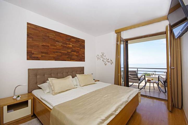 Villa De Luxe En Croatie avec piscine privée (chauffage), toute la famille in Veliko Brdo, Makarska