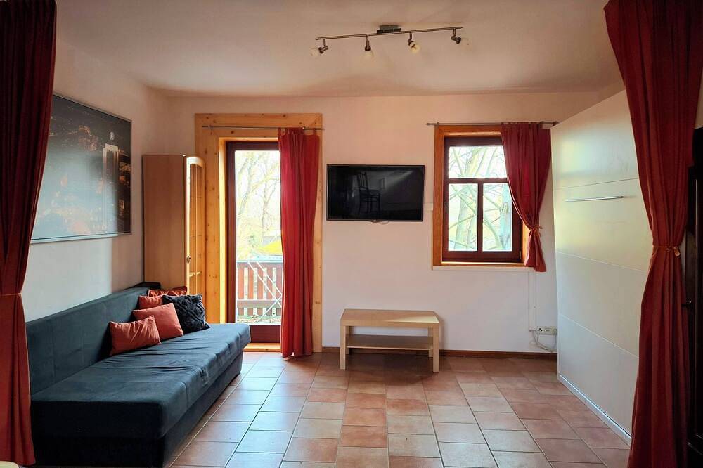 Entire apartment, Cozy 1-room apartment with balcony in Markkleeberg, Neuseenland