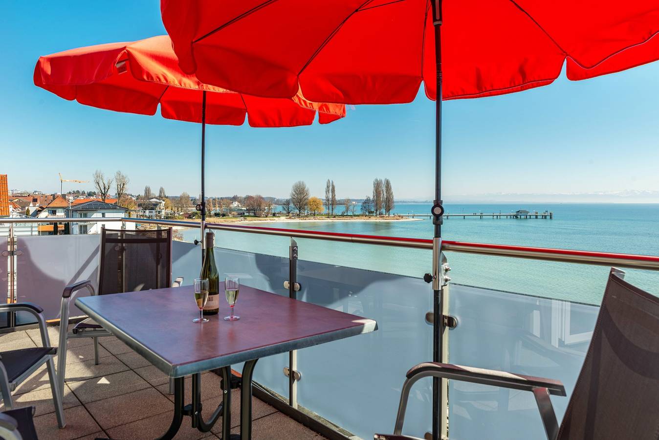 Ganze Wohnung, Appartement Dachstudio für 1-5 Personen (max. 4 Erwachsene + 1 Kind bis 2 Jahre) in Immenstaad, Immenstaad am Bodensee