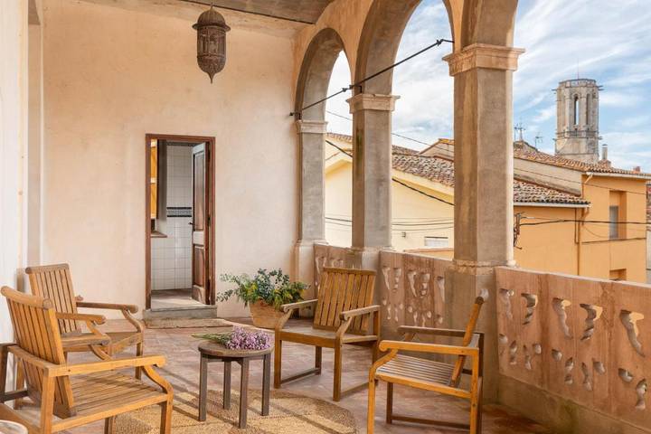 Location de vacances pour 28 personnes, avec terrasse et piscine ainsi que vue et jardin à Bordils - 4