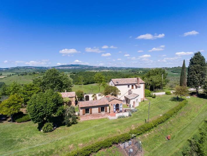 Agriturismo per 4 persone, con Terrazza e Giardino nonché Piscina a Chiusi