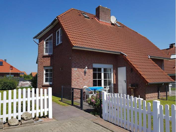 Ferienhaus mit Meerblick für 4 Personen, mit Terrasse und Garten in Neßmersiel
