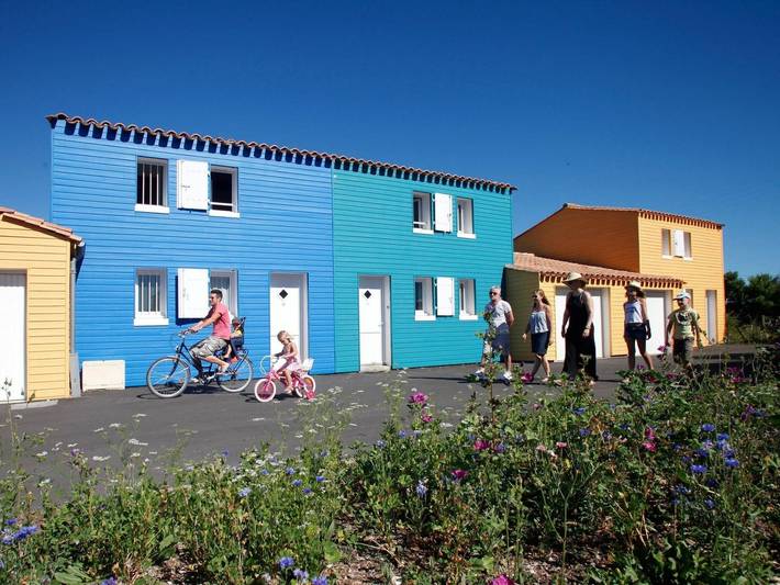 Colorful semi-detached house, just 300m. away from the beach in Le Château-d'Oléron, Côte de Beauté