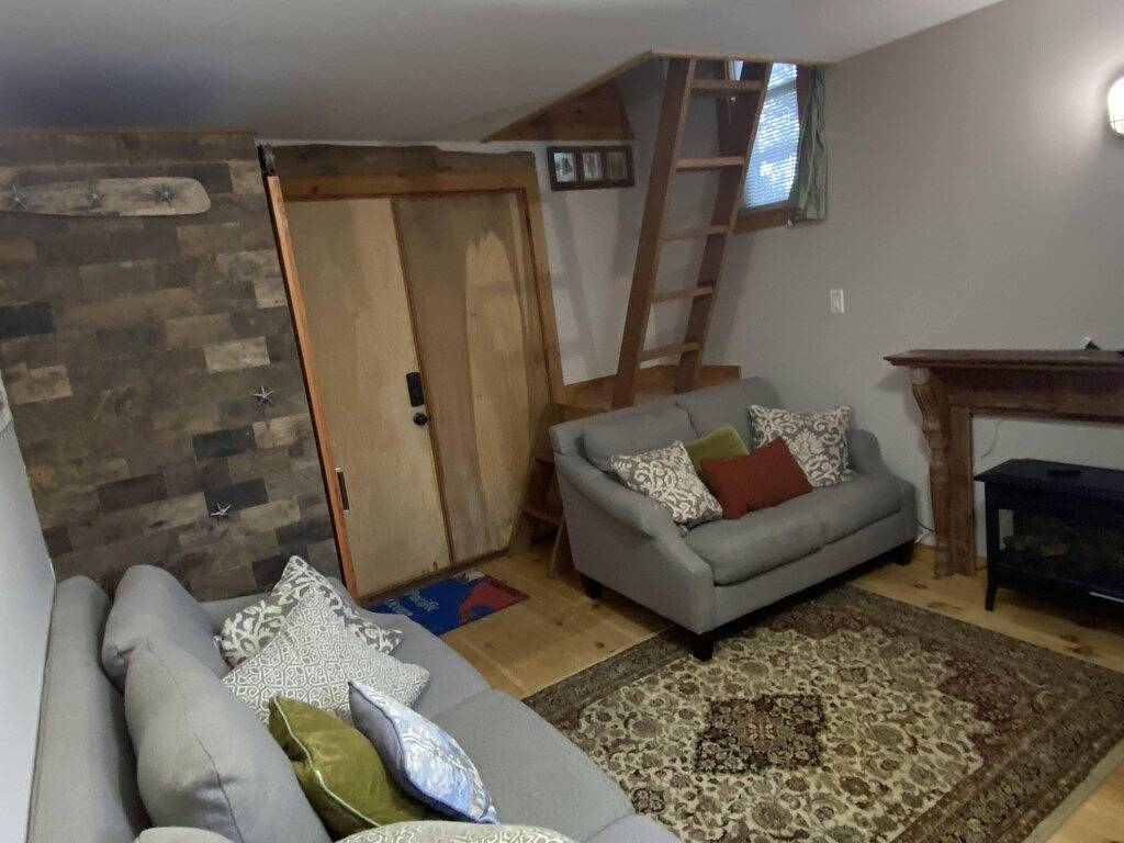 Adorable Tiny House in Picturesque Seaside Village in Bristol County