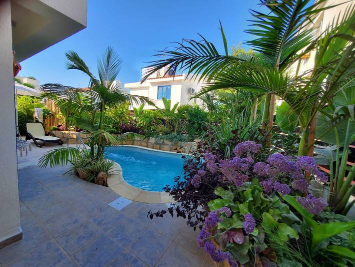 Villa for 6 people, with garden and ocean view as well as pool in Cyprus