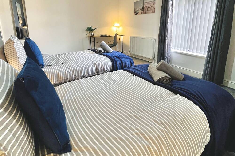Ideal 3 bed pay-as-you-stay home in Wigan sleeps 6 in Wigan, Greater Manchester