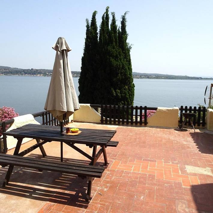 Gîte pour 2 personnes, avec vue et jardin ainsi que vue sur le lac et piscine, animaux acceptés à Berre-l'Étang - 2