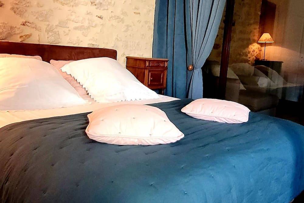 Entire apartment, Loft apartment in an 18th-century farmhouse in Robion, Parc naturel régional du Luberon