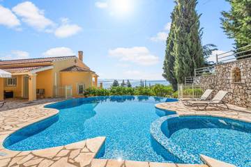 Villa With Pool for 8 People in Nissaki, Corfu, Photo 4