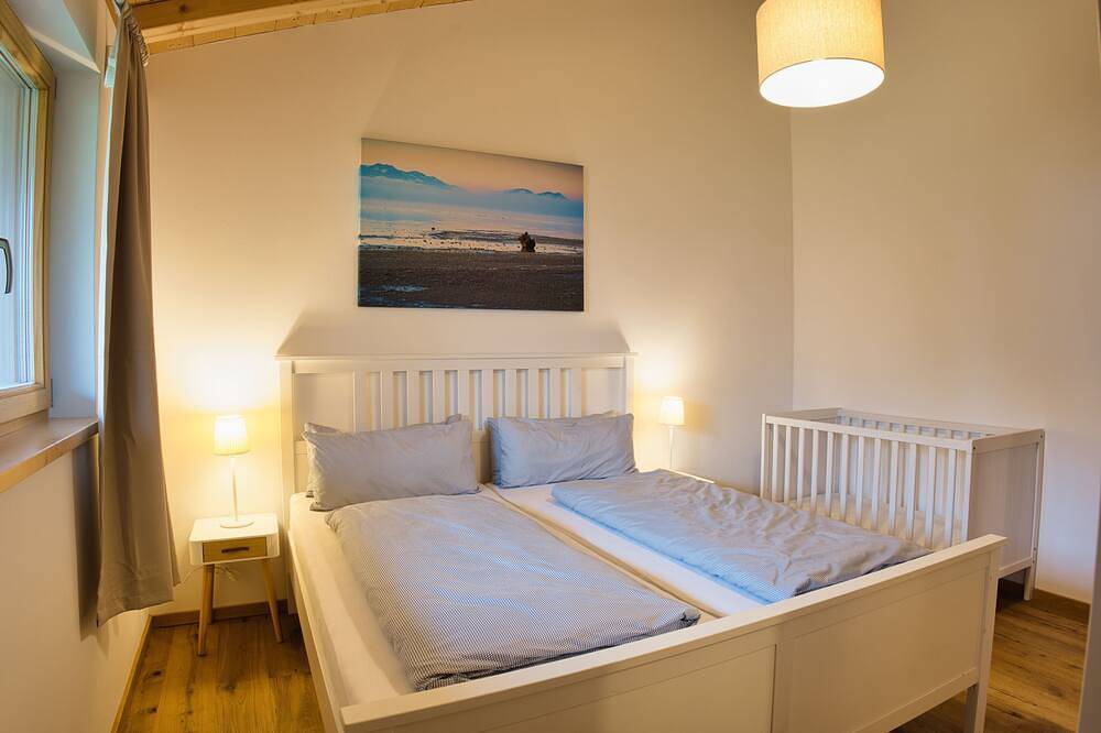 Ganze Wohnung, Ferienwohnung 90qm für max. 4 Personen in Staudach-Egerndach, Bayerische Alpen