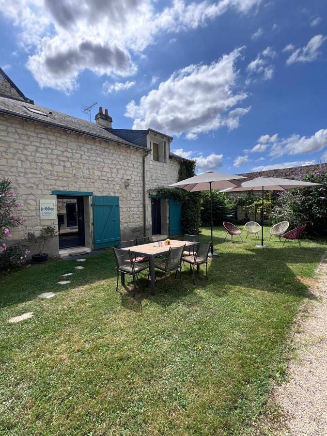 Magnifique Refuge avec piscine et animaux situé au coeur des châteaux de la Loire et des vignobles in Cinais, Vallée de la Loire