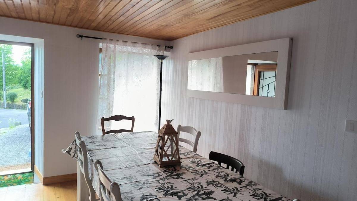 Appartement entier, Gîte de ville appartement Location de vacance - St-Flour - 6-8 Personnes dans le Cantal in Saint-Flour, Région de Saint-Flour