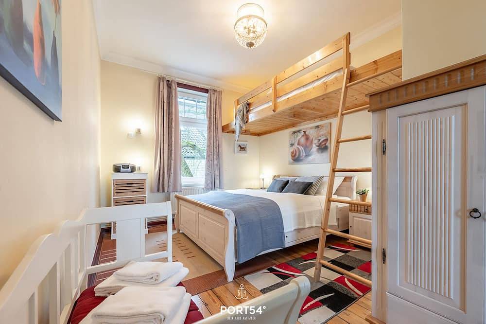 Ganze Wohnung, Villa Büsum Norderpiep - zentrale Ferienwohnung für 5 Personen mit Dachterrasse in Hafen Büsum, Büsum